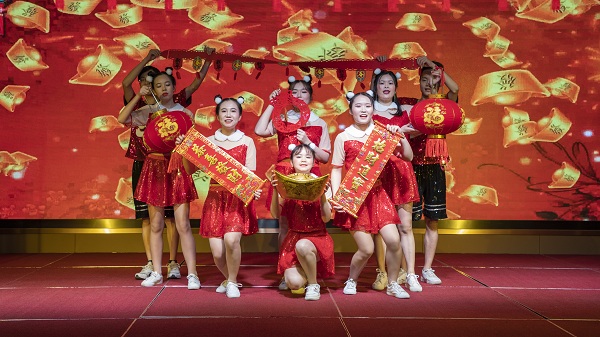 “勵(lì)行致遠(yuǎn)，共建未來” ——康利石材集團(tuán)2020年新春聯(lián)歡晚會(huì)圓滿落幕